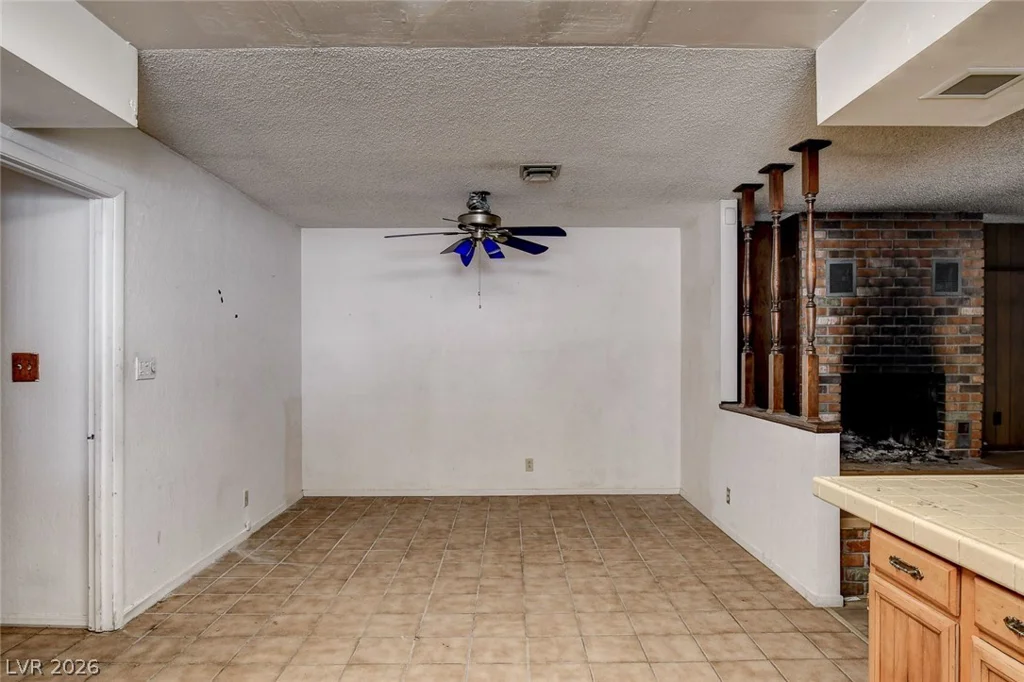 4388 Hacienda, Las Vegas, NV 89120