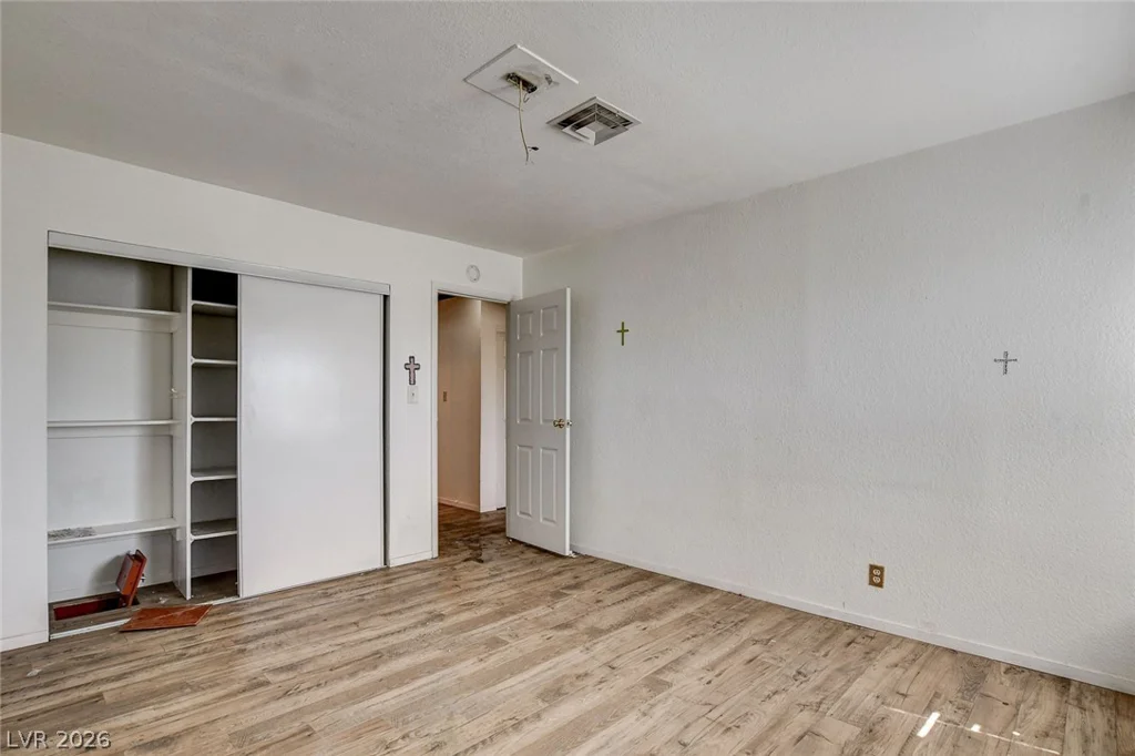 4388 Hacienda, Las Vegas, NV 89120
