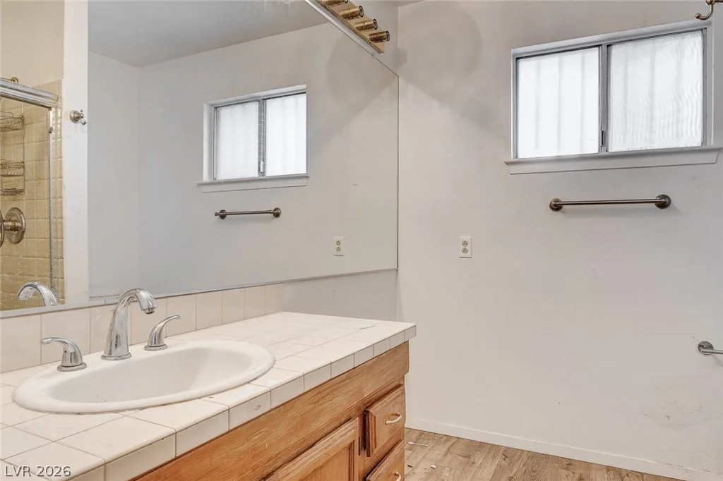 4388 Hacienda, Las Vegas, NV 89120