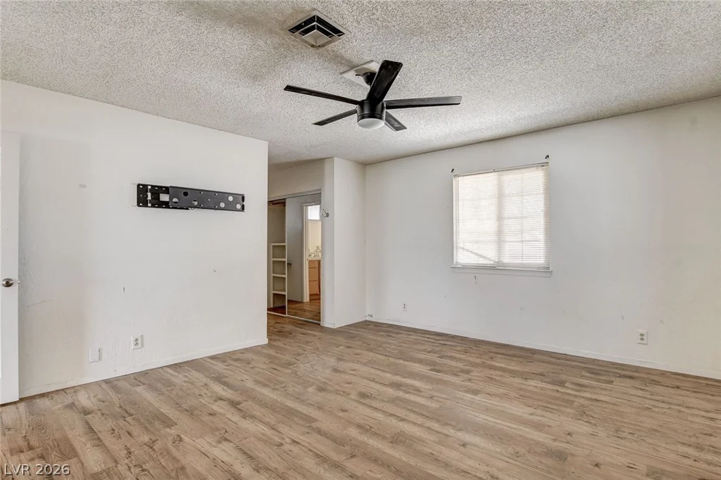 4388 Hacienda, Las Vegas, NV 89120