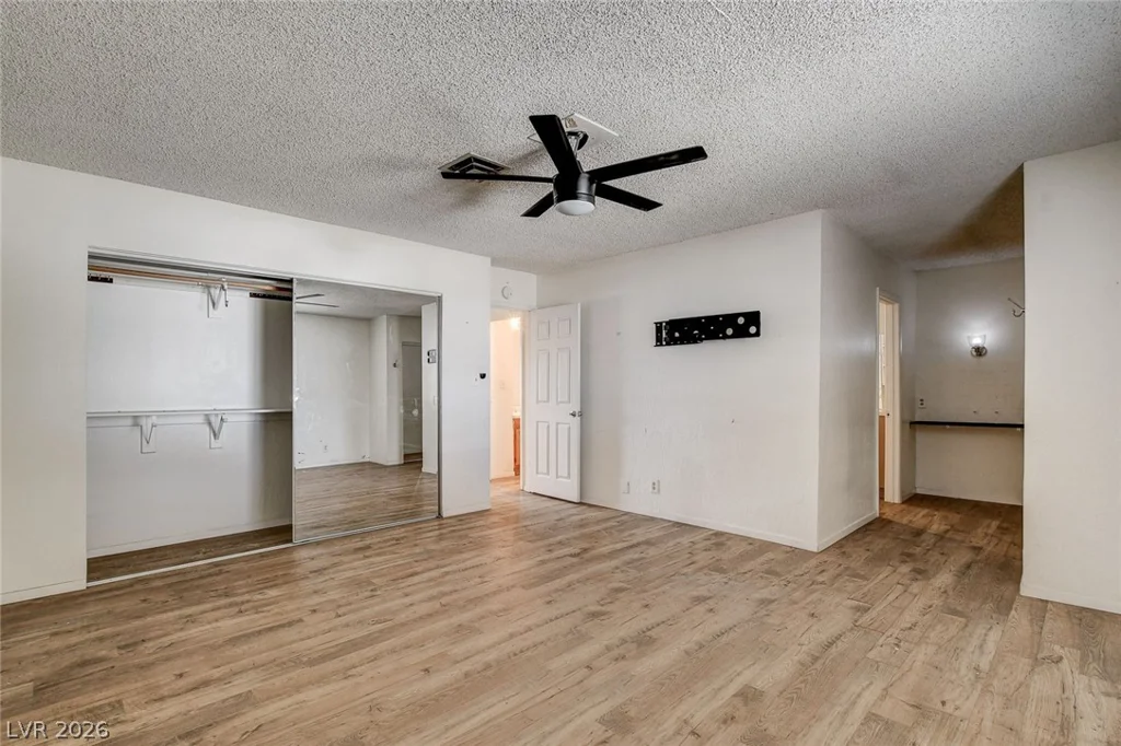4388 Hacienda, Las Vegas, NV 89120