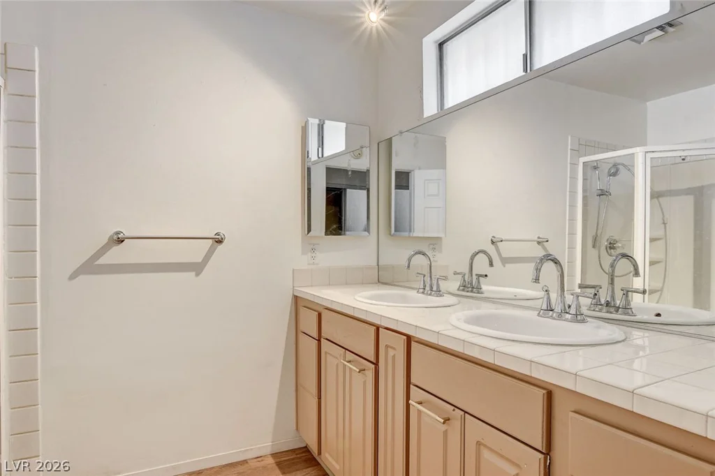 4388 Hacienda, Las Vegas, NV 89120