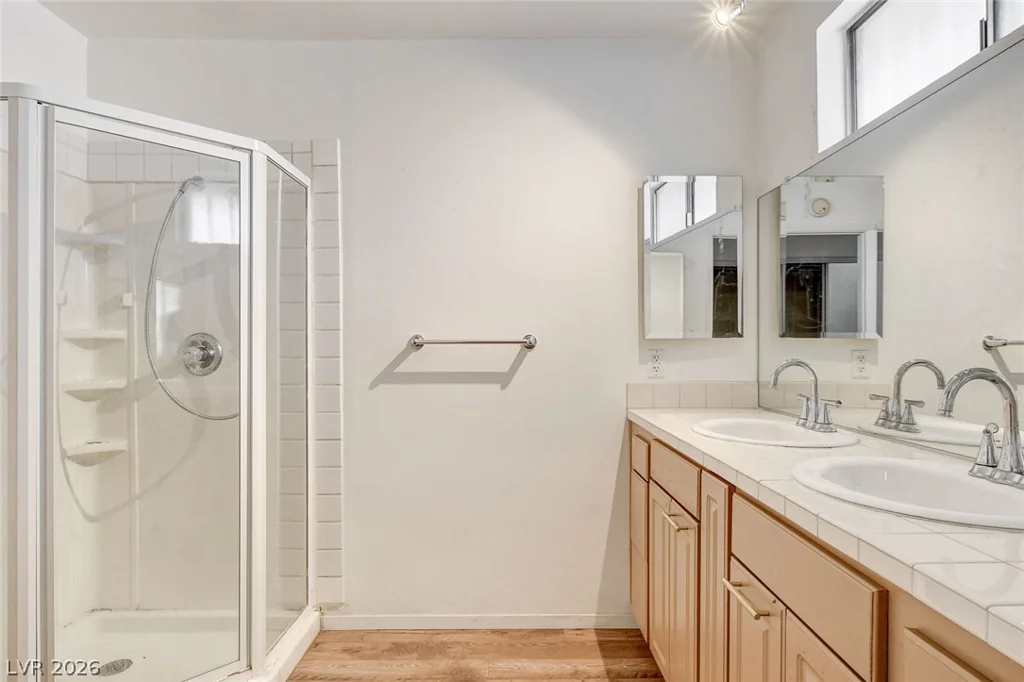 4388 Hacienda, Las Vegas, NV 89120