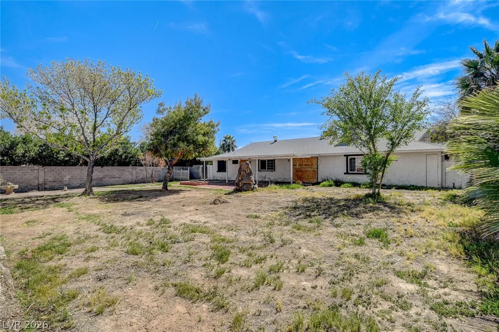 4388 Hacienda, Las Vegas, NV 89120