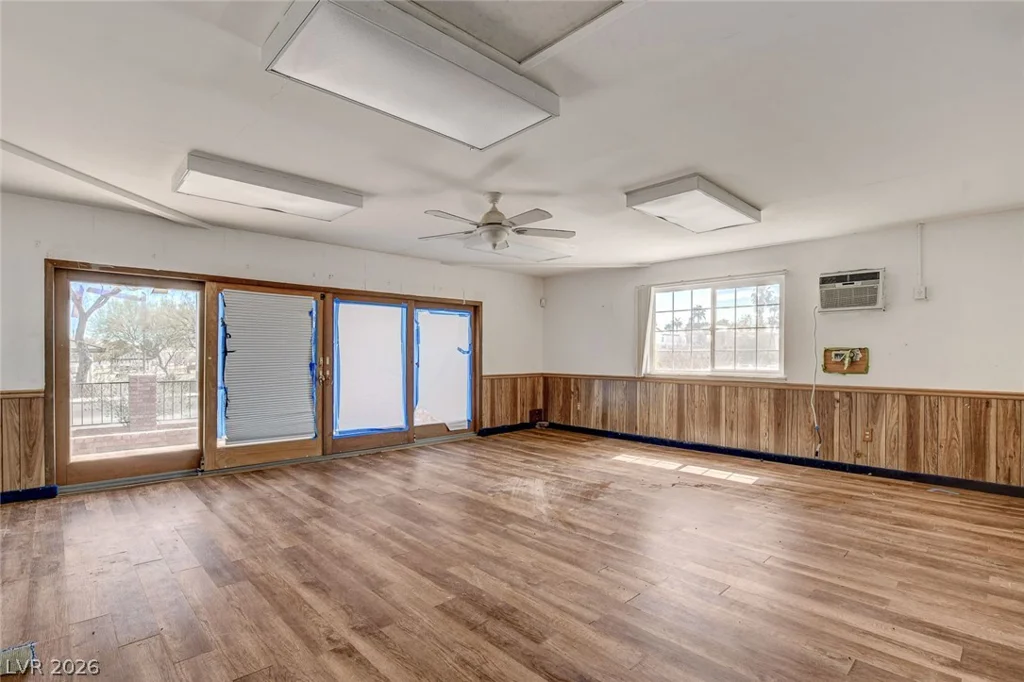 4388 Hacienda, Las Vegas, NV 89120