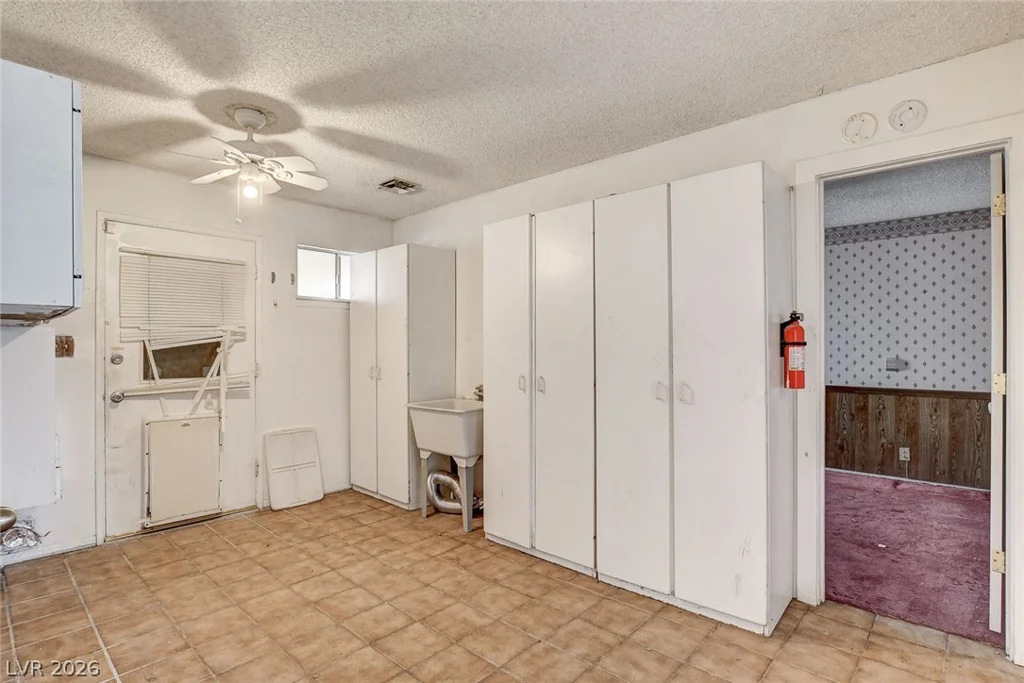 4388 Hacienda, Las Vegas, NV 89120