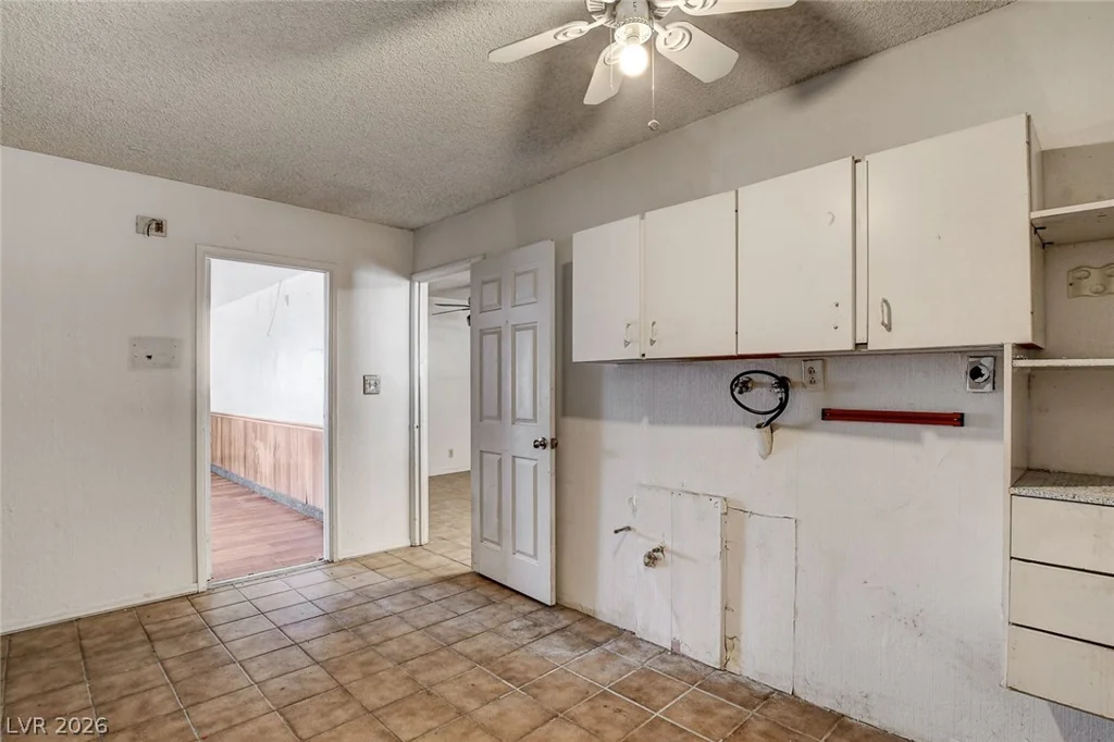 4388 Hacienda, Las Vegas, NV 89120