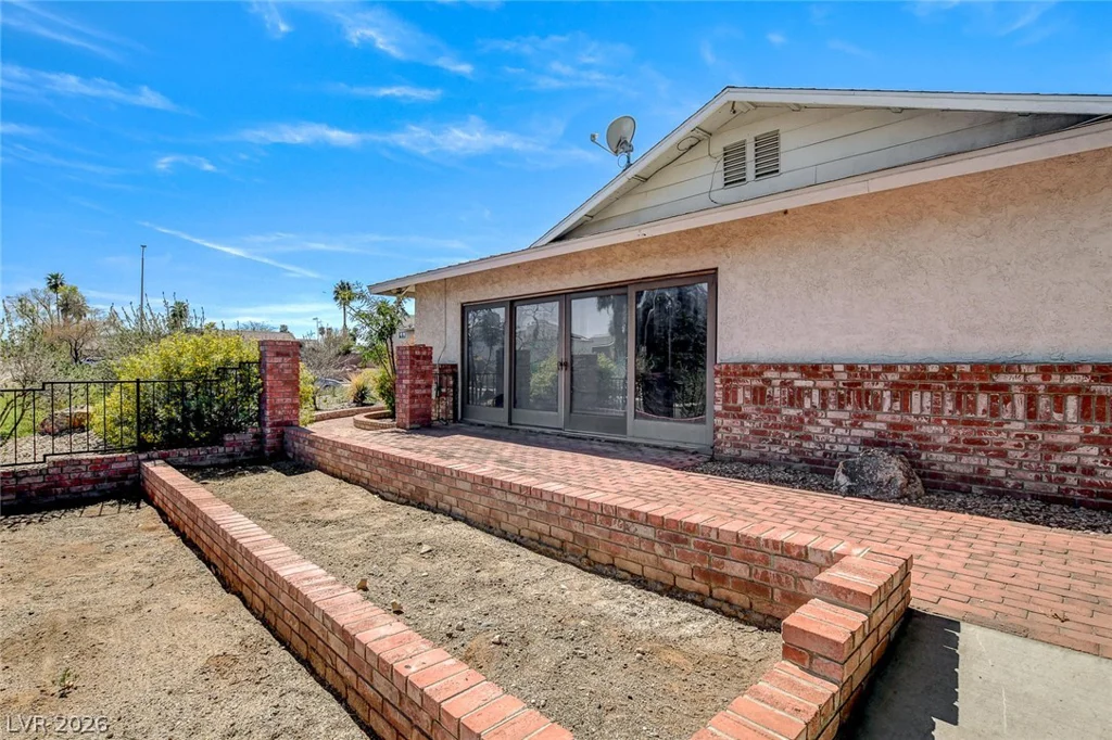 4388 Hacienda, Las Vegas, NV 89120