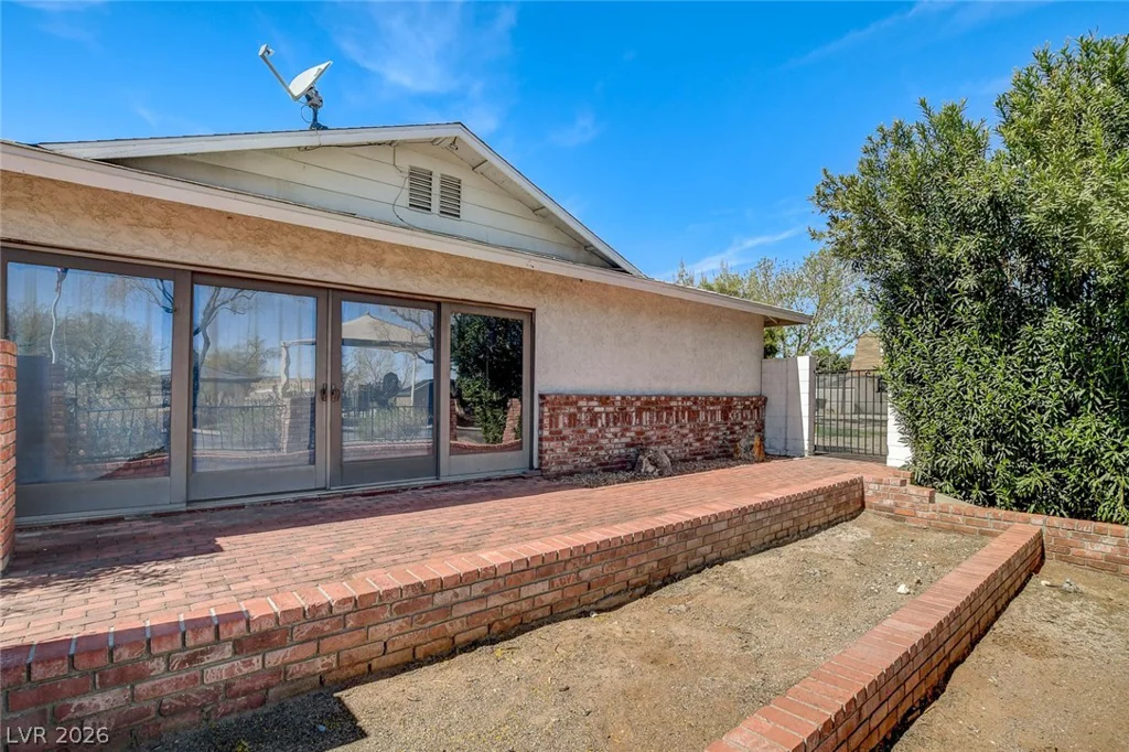 4388 Hacienda, Las Vegas, NV 89120