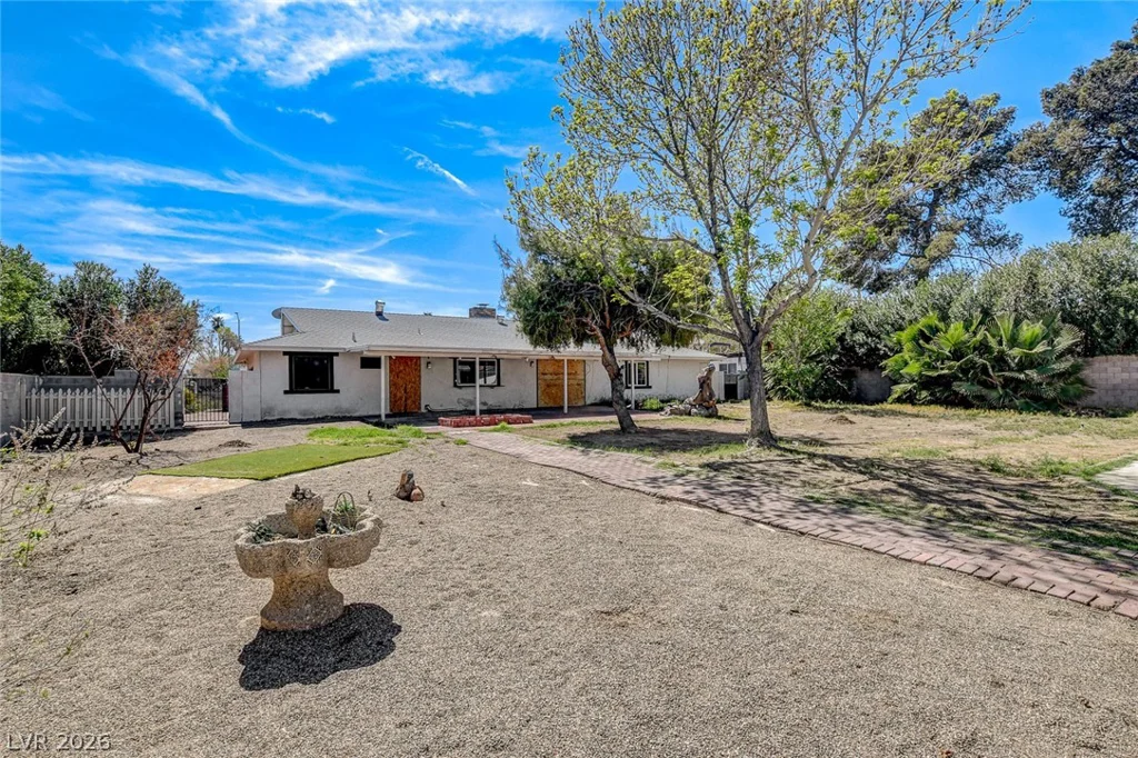 4388 Hacienda, Las Vegas, NV 89120