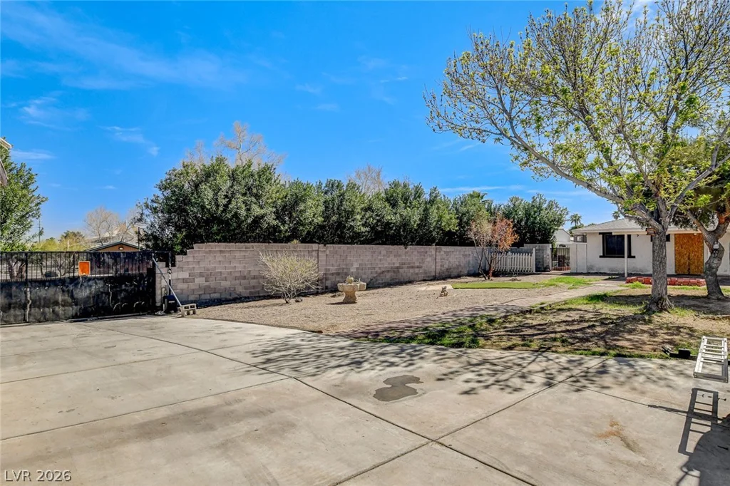 4388 Hacienda, Las Vegas, NV 89120