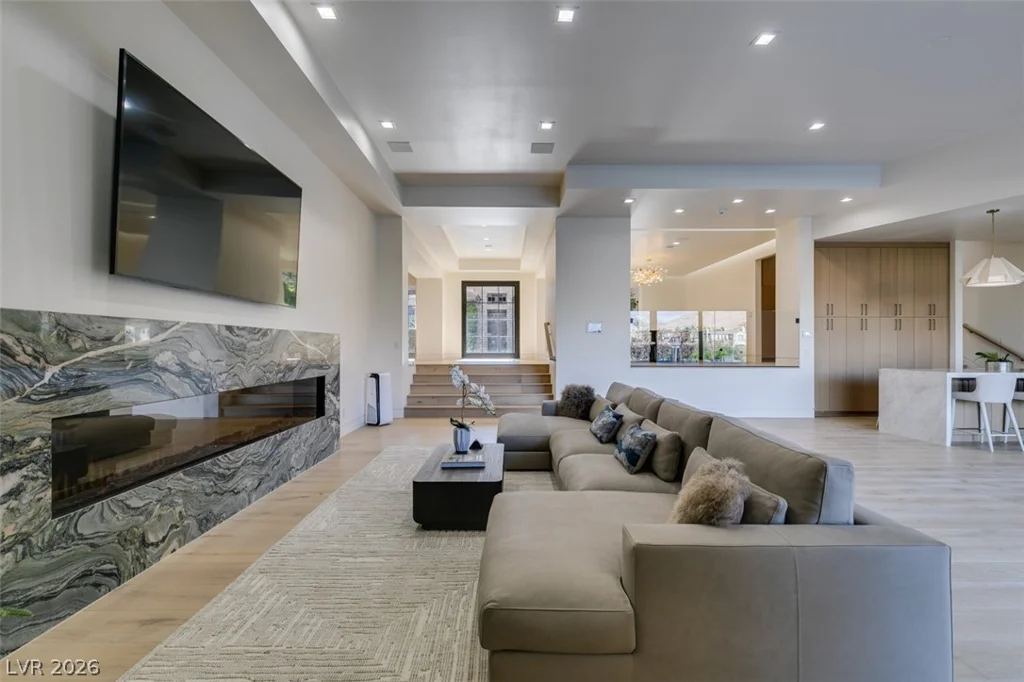 14 Promontory Ridge, Las Vegas, NV 89135