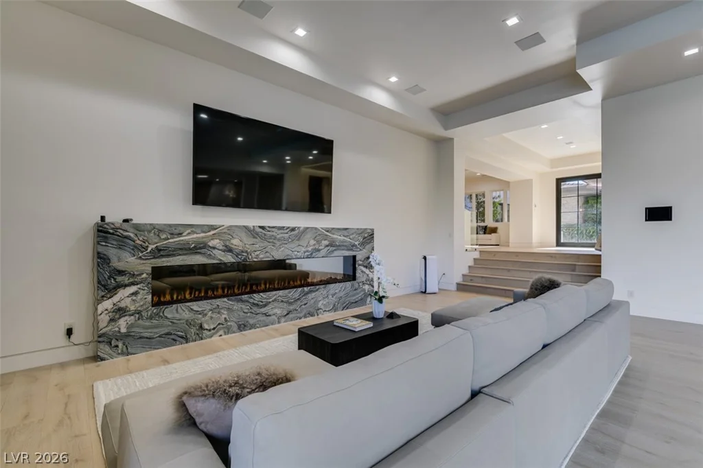 14 Promontory Ridge, Las Vegas, NV 89135