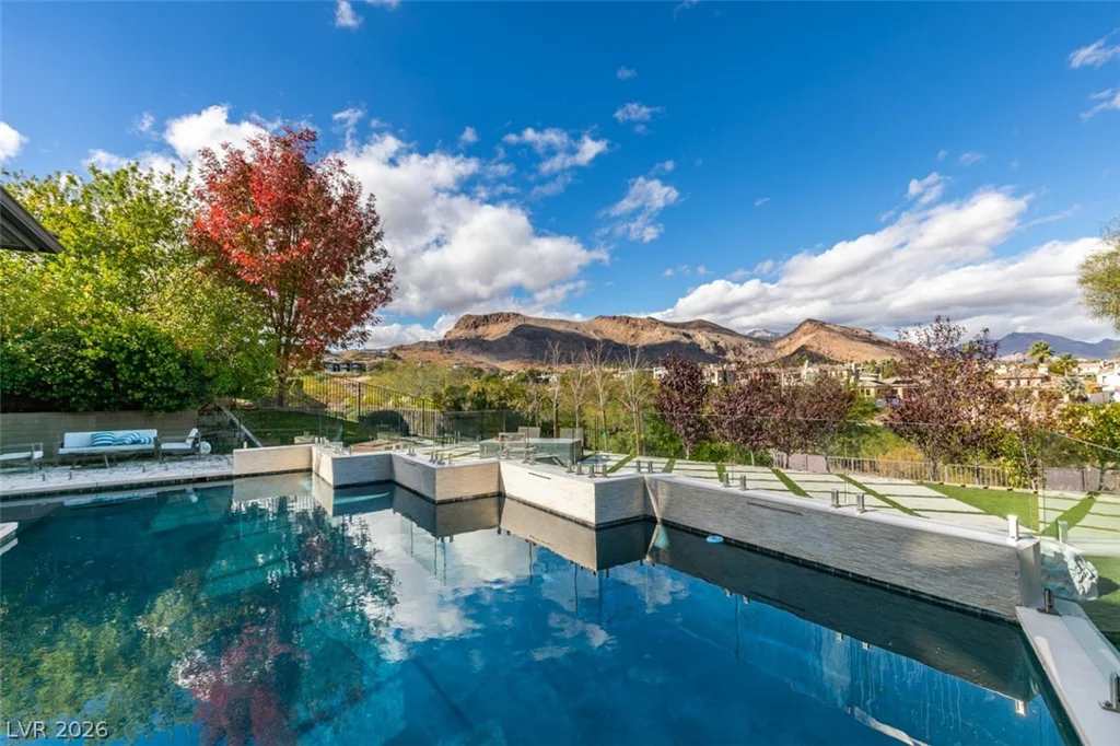 14 Promontory Ridge, Las Vegas, NV 89135