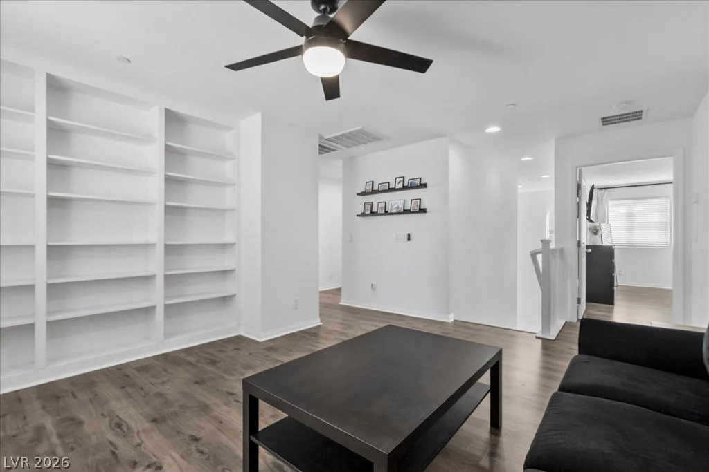10399 Bagg, Las Vegas, NV 89166