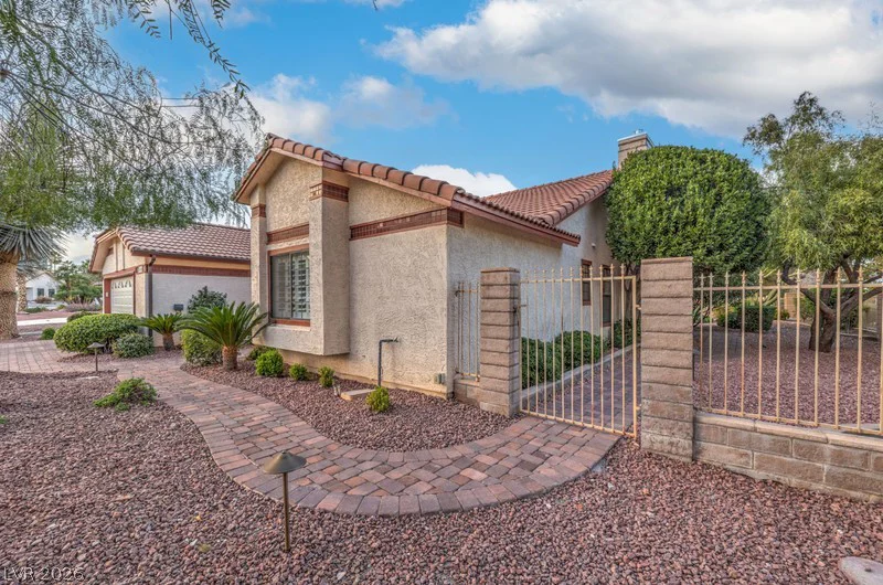 5300 Singing Hills, Las Vegas, NV 89130