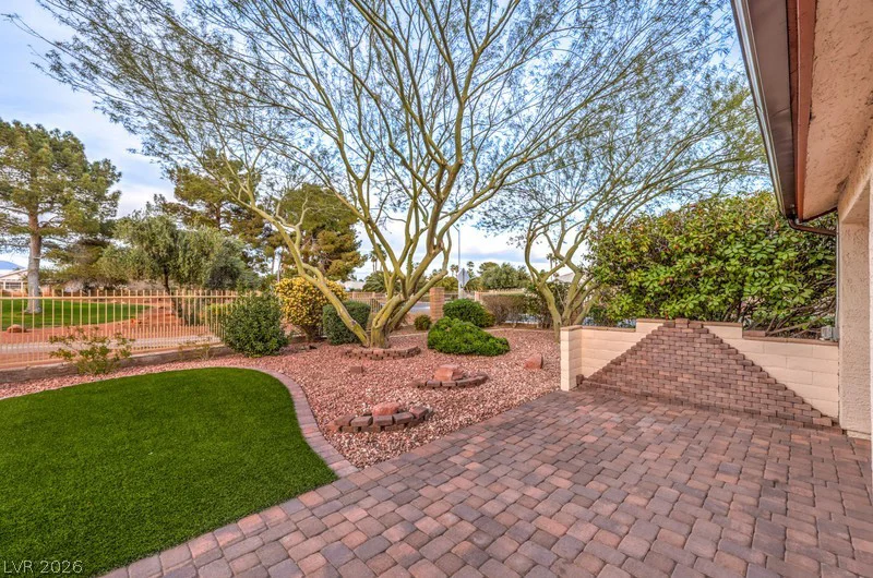 5300 Singing Hills, Las Vegas, NV 89130