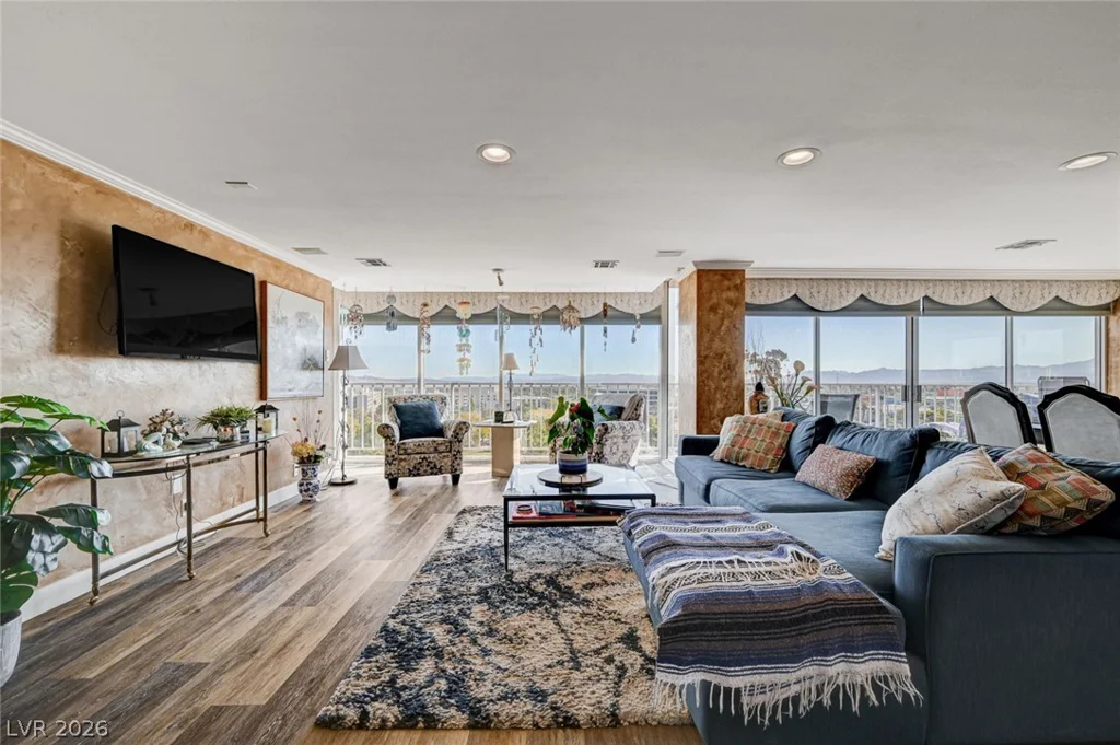 3111 Bel Air, Las Vegas, NV 89109