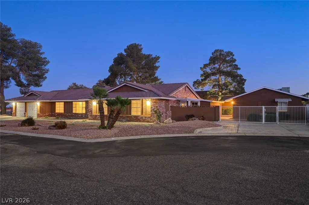 7145 Rogers, Las Vegas, NV 89118