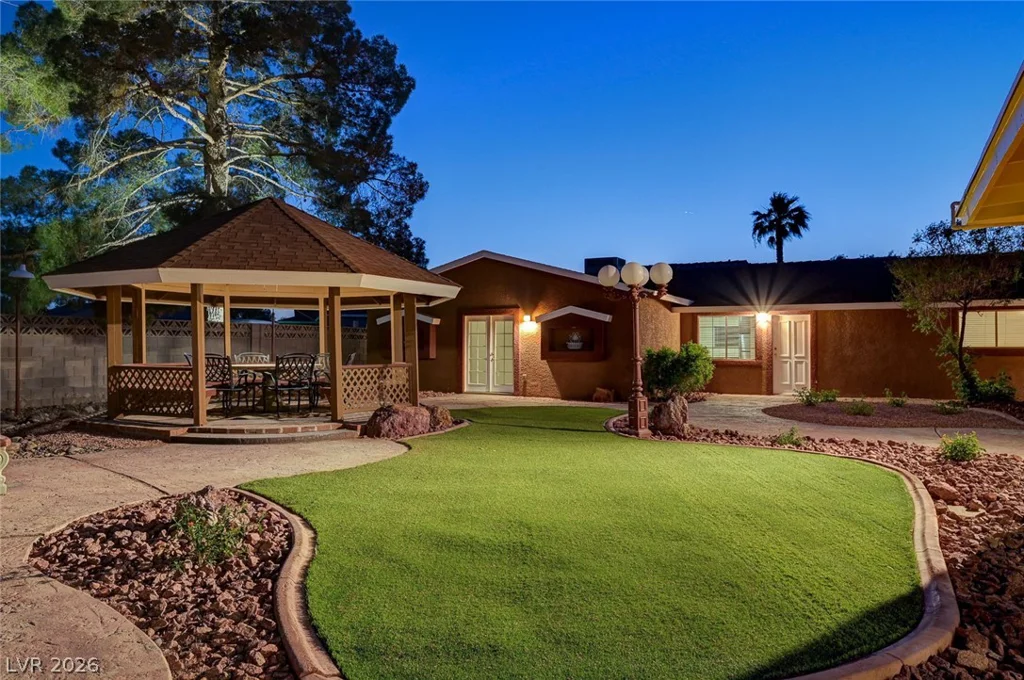 7145 Rogers, Las Vegas, NV 89118