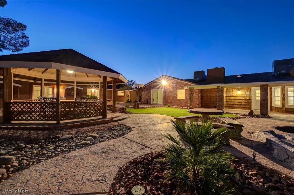 7145 Rogers, Las Vegas, NV 89118