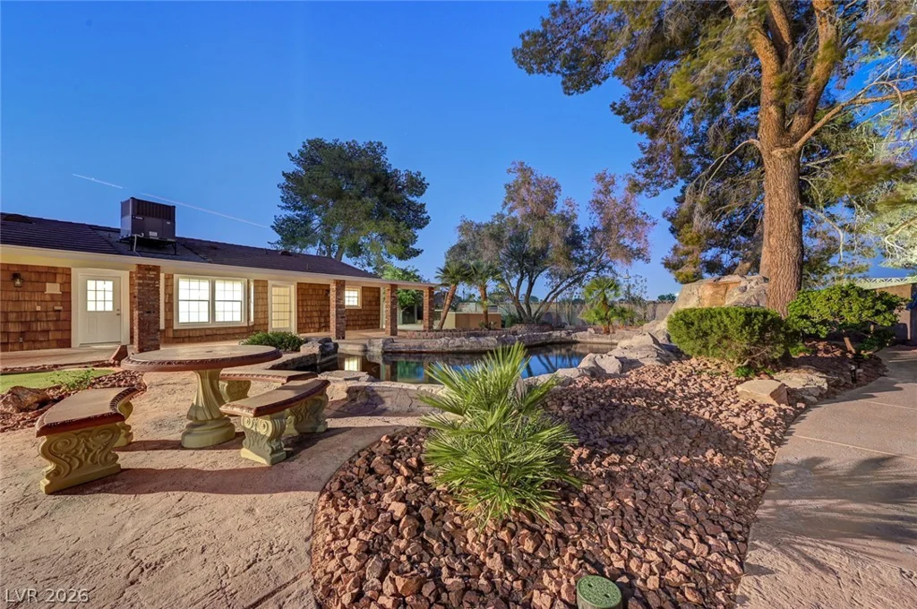 7145 Rogers, Las Vegas, NV 89118