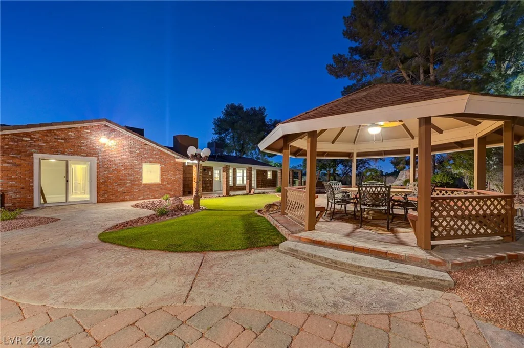 7145 Rogers, Las Vegas, NV 89118