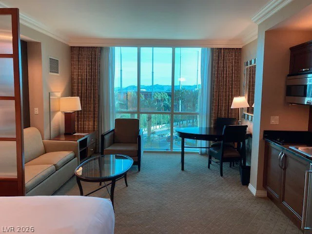125 Harmon, Las Vegas, NV 89109