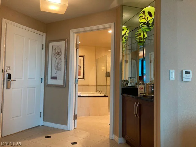 125 Harmon, Las Vegas, NV 89109