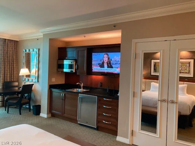 125 Harmon, Las Vegas, NV 89109