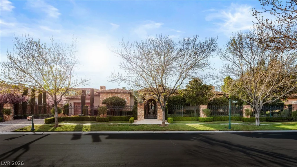 7 Chalk Hill, Las Vegas, NV 89141
