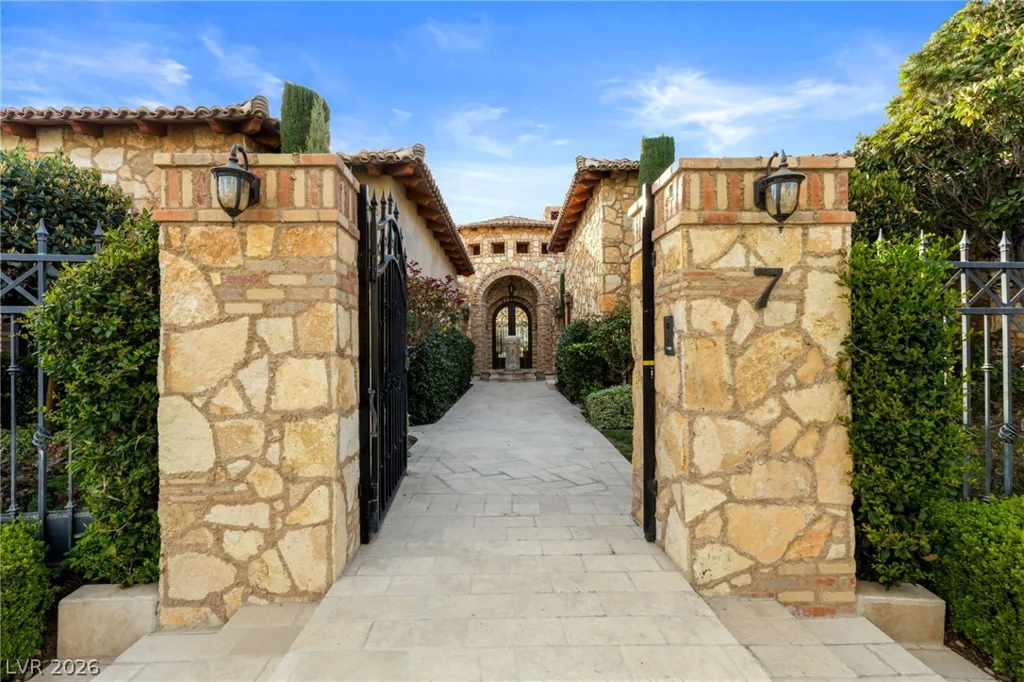 7 Chalk Hill, Las Vegas, NV 89141