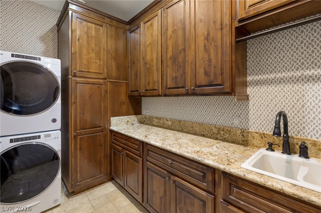 7 Chalk Hill, Las Vegas, NV 89141