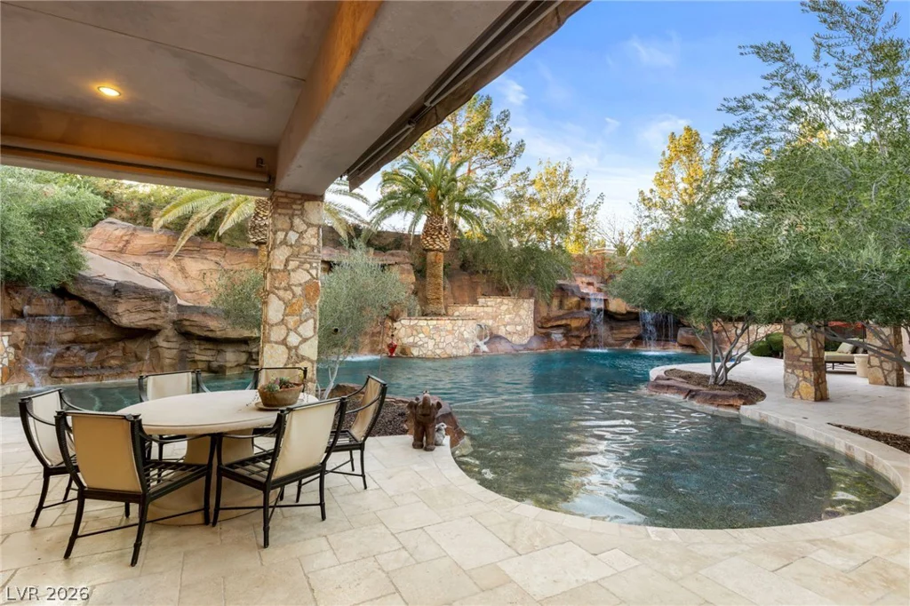 7 Chalk Hill, Las Vegas, NV 89141