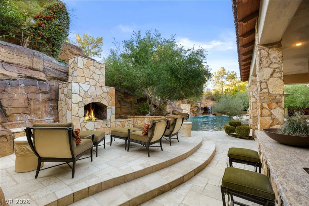 7 Chalk Hill, Las Vegas, NV 89141