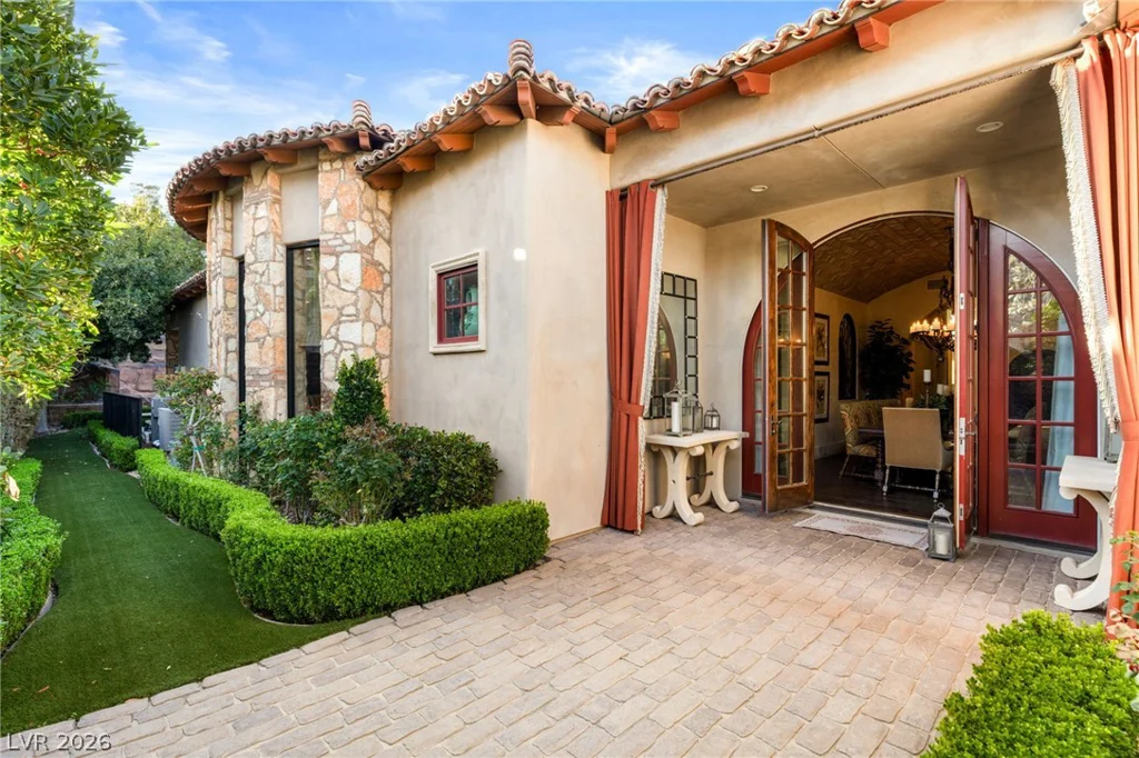 7 Chalk Hill, Las Vegas, NV 89141