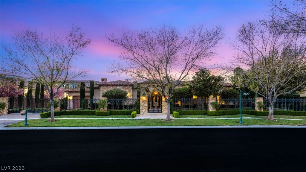 7 Chalk Hill, Las Vegas, NV 89141