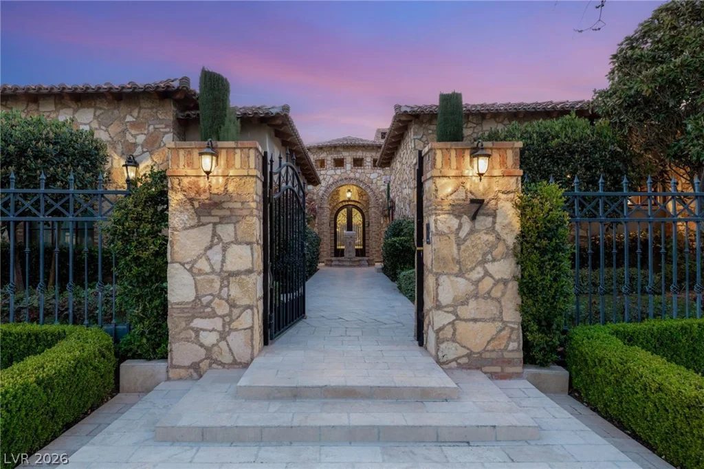 7 Chalk Hill, Las Vegas, NV 89141