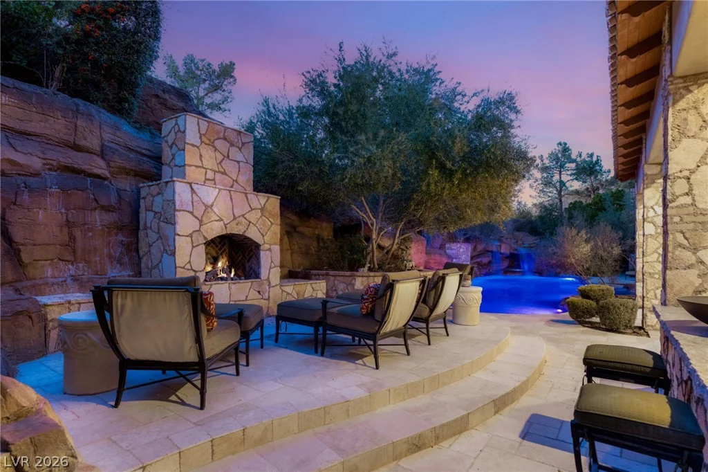 7 Chalk Hill, Las Vegas, NV 89141