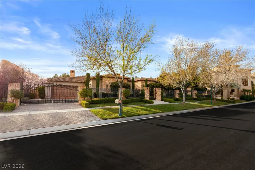 7 Chalk Hill, Las Vegas, NV 89141