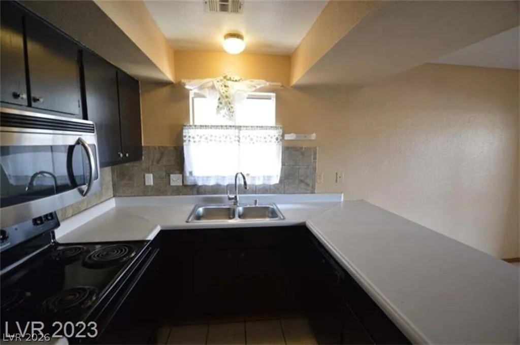 6233 Ilanos, Las Vegas, NV 89108