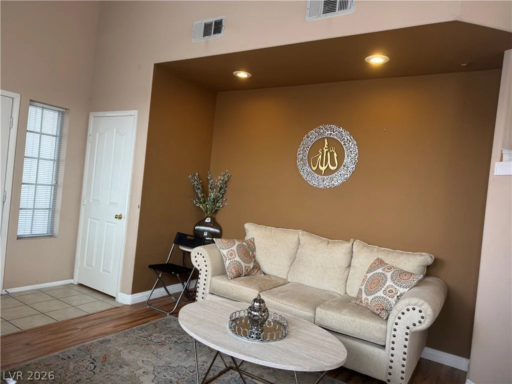 5259 Ladyhawk, Las Vegas, NV 89118