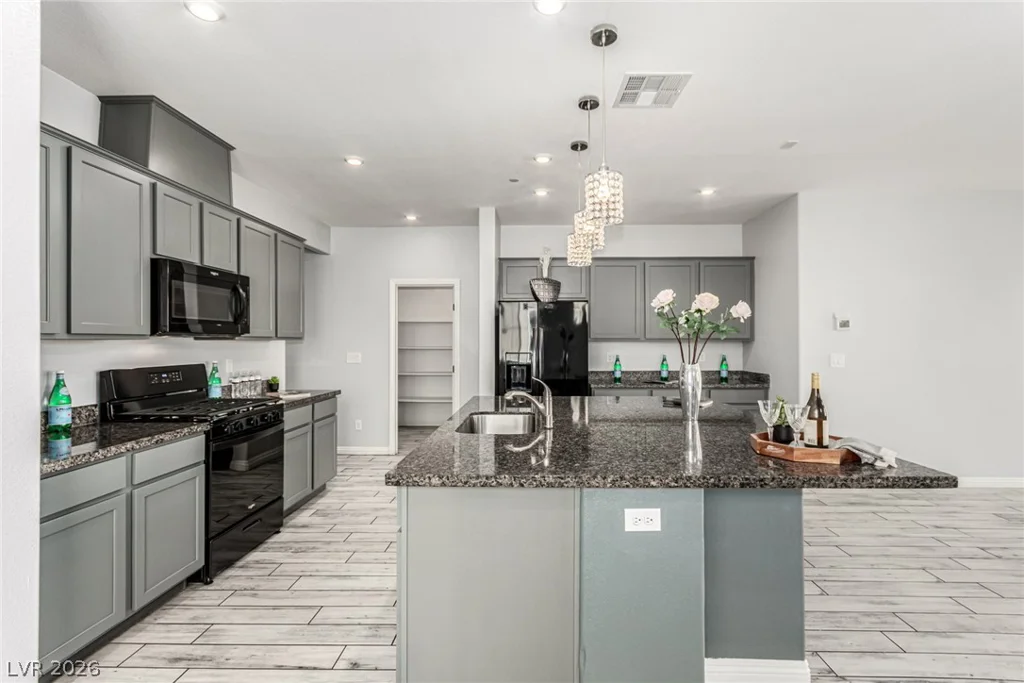 6106 Castle Gardens, Las Vegas, NV 89130