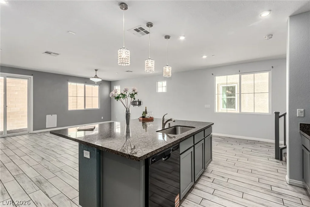 6106 Castle Gardens, Las Vegas, NV 89130