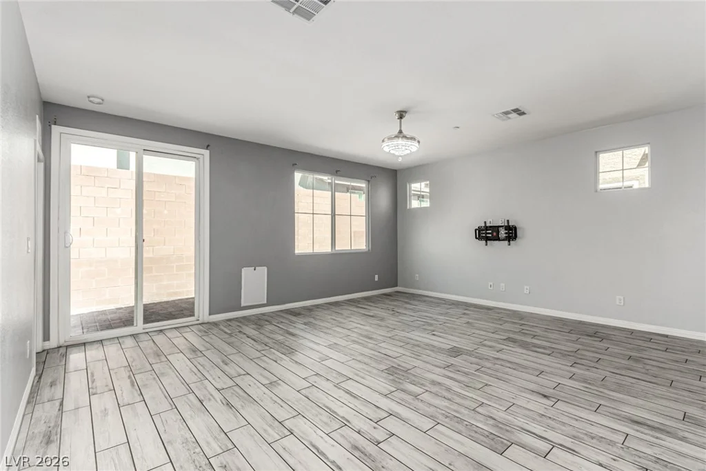 6106 Castle Gardens, Las Vegas, NV 89130