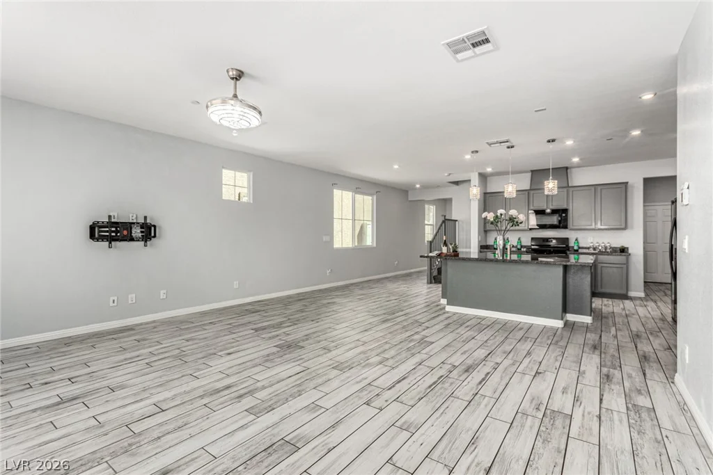 6106 Castle Gardens, Las Vegas, NV 89130