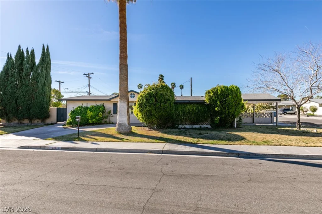 2211 Frontier, Las Vegas, NV 89106