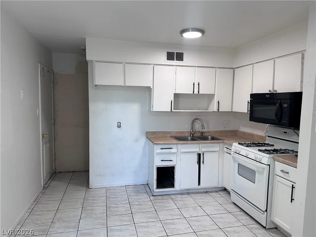 2405 Bruce, North Las Vegas, NV 89030