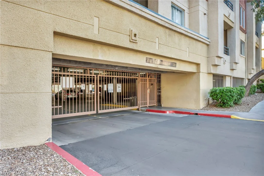 220 Flamingo, Las Vegas, NV 89169