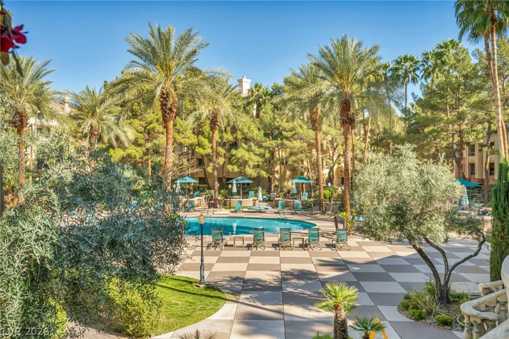 220 Flamingo, Las Vegas, NV 89169